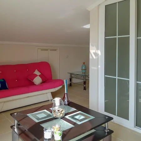 Βίλα 3-bedroom By The Pool