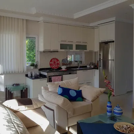 Βίλα 3-bedroom By The Pool *